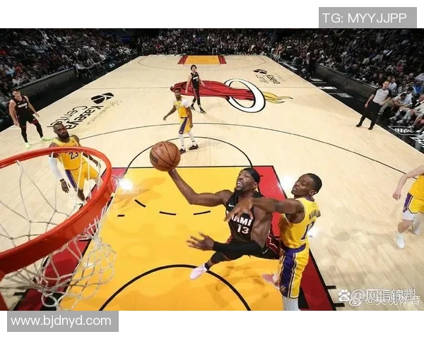 12月11日湖人对决热火精彩在线直播全程回顾与赛后分析