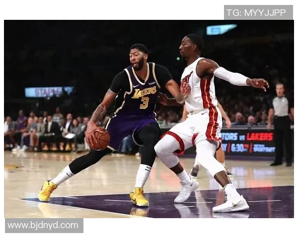 10月3日热火对阵湖人精彩赛事高清直播全程回顾与分析 10月3日热火对阵湖人精彩赛事高清直播全程回顾与分析