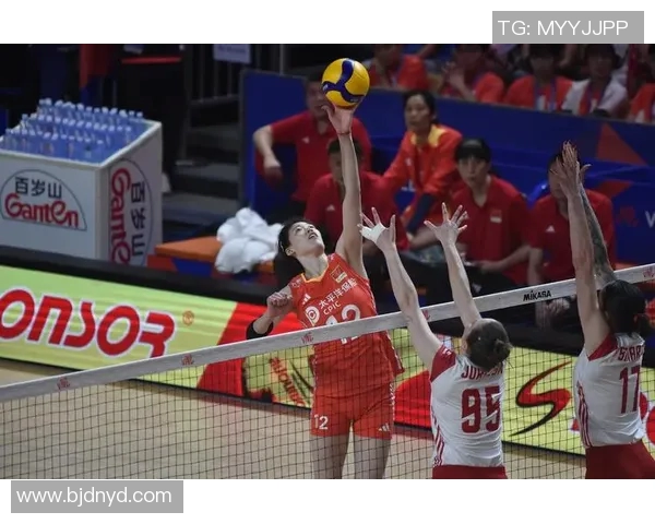 2008年中国女排奋勇拼搏战胜波兰队展现团队精神与竞技魅力 2008年中国女排奋勇拼搏战胜波兰队展现团队精神与竞技魅力