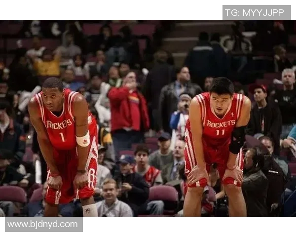 2015年NBA季后赛首轮火箭与小牛激战首场精彩回顾与分析